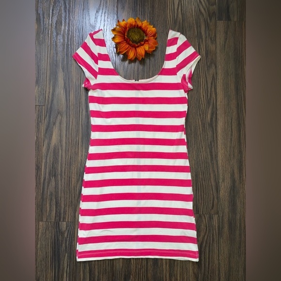 🦋B2G1🦋GUESS Pink/White Striped Full Zipper Back Dress | MEDIUM | - Picture 1 of 11